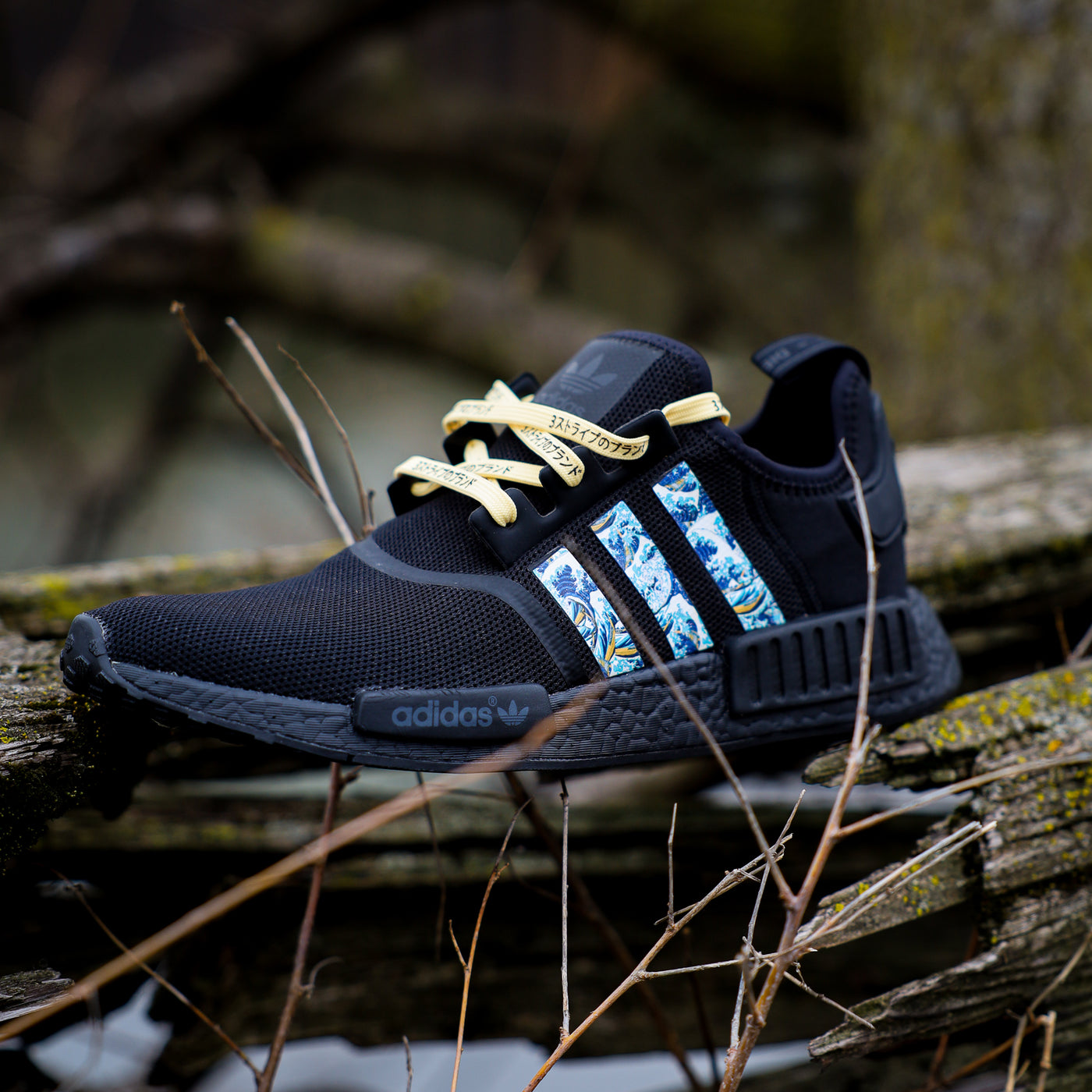 Adidas nmd 3 stripes emoji Clearance